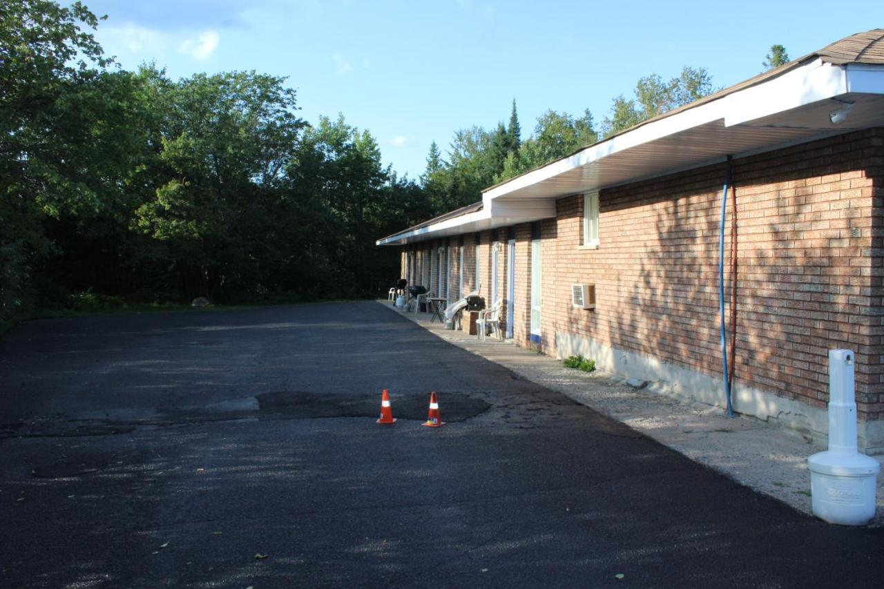 Two Rivers Motel Mattawa 外观 照片