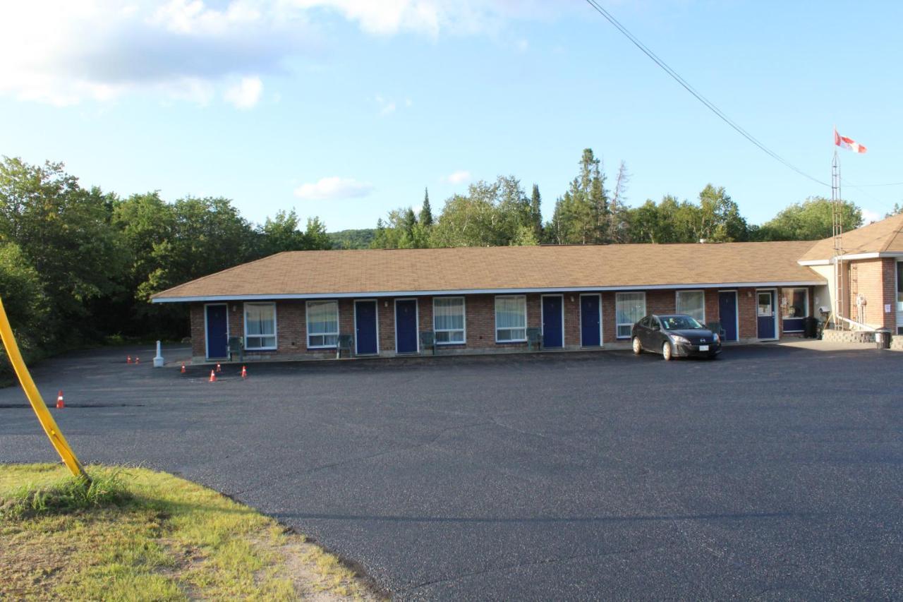 Two Rivers Motel Mattawa 外观 照片